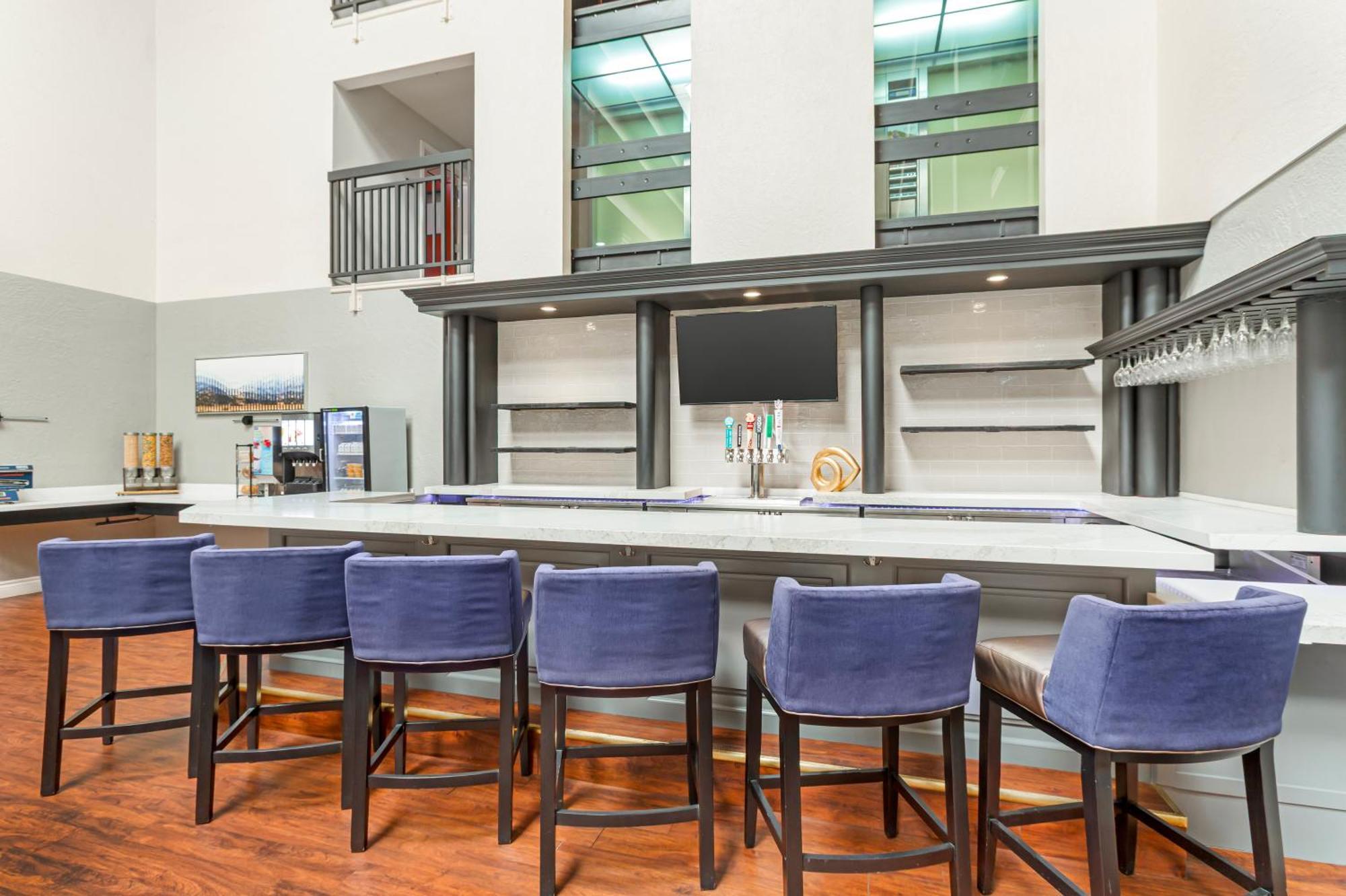 Best Western Plus Villa Del Lago Inn Patterson Εξωτερικό φωτογραφία